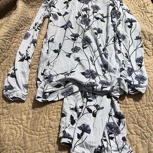 Kyte Baby long sleeve pajamas in Petunia, size 3T